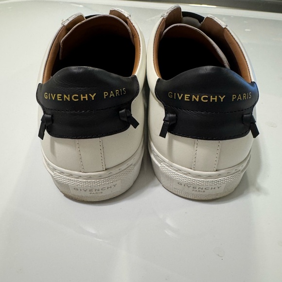 Givench Sneakers - Picture 2 of 4